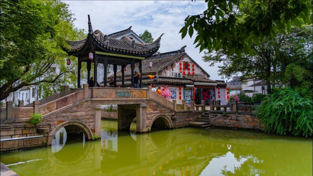 我的灰指甲用过很多种药物进行治疗，效果都不大明显，我很苦恼，到底治疗灰指甲药哪个牌子好呢？游戏画面